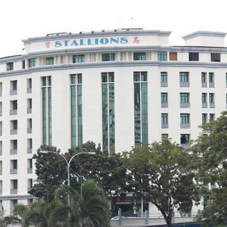 สแตลเลียน สวีท ปีนัง Hotel Jelutong ภายนอก รูปภาพ
