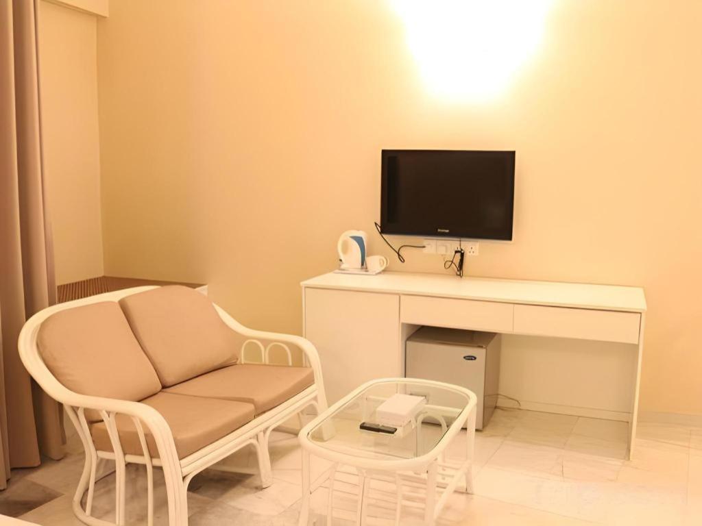 สแตลเลียน สวีท ปีนัง Hotel Jelutong ภายนอก รูปภาพ