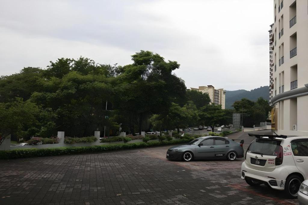 สแตลเลียน สวีท ปีนัง Hotel Jelutong ภายนอก รูปภาพ