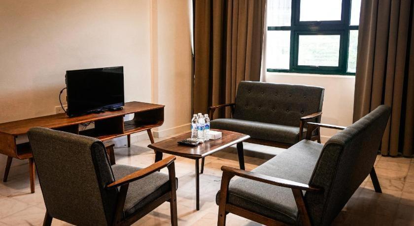 สแตลเลียน สวีท ปีนัง Hotel Jelutong ภายนอก รูปภาพ