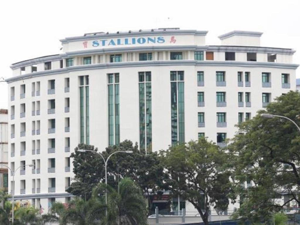สแตลเลียน สวีท ปีนัง Hotel Jelutong ภายนอก รูปภาพ
