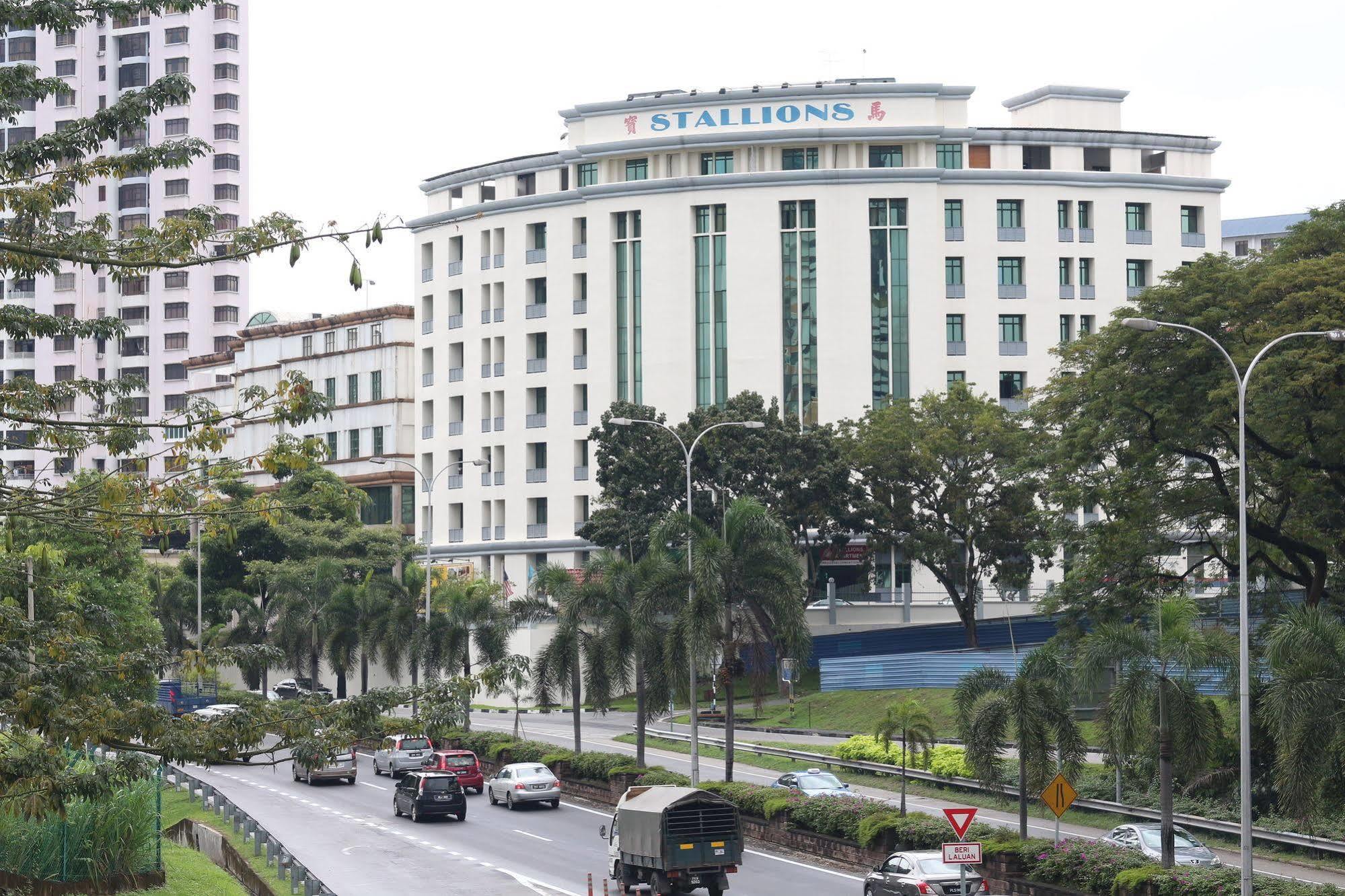สแตลเลียน สวีท ปีนัง Hotel Jelutong ภายนอก รูปภาพ